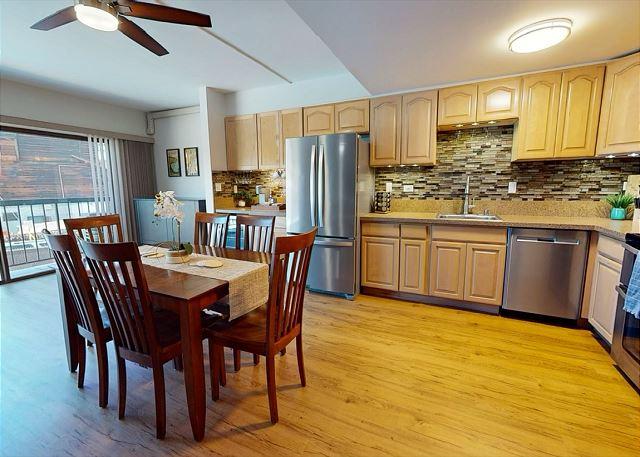 Kona condo rental: Kona Plaza - 2BR Condo #212