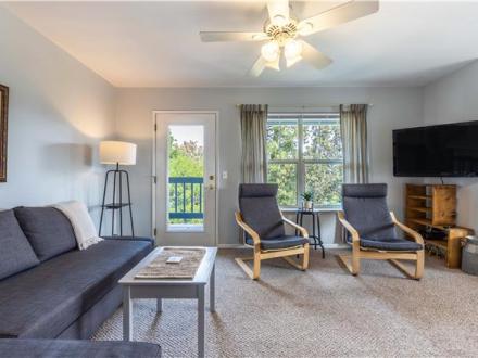 Hood River vacation rental: 28 Lodge - 1BR Home River View