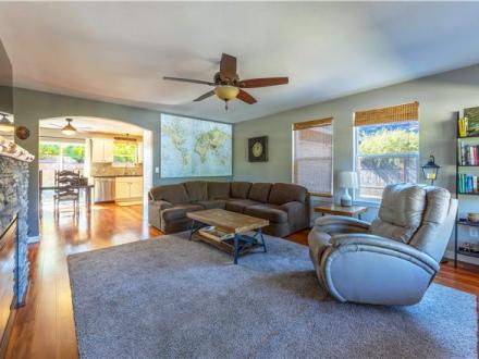 Hood River vacation rental: Devon Court - 2BR Home