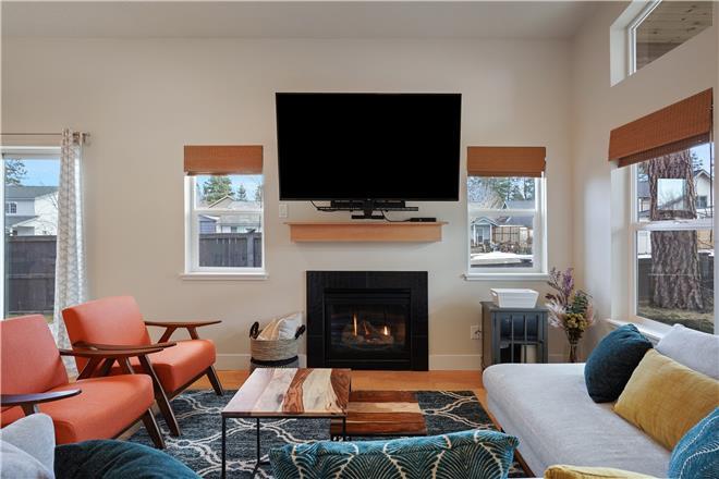 Bend vacation rental: Dwell - 3BR Home Mountain View