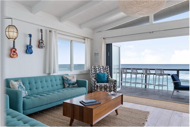 Haleiwa vacation rental: Surfer's Paradise - 3BR Home Beach Front
