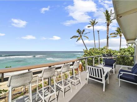 Haleiwa vacation rental: Surfer's Paradise - 3BR Home Beach Front