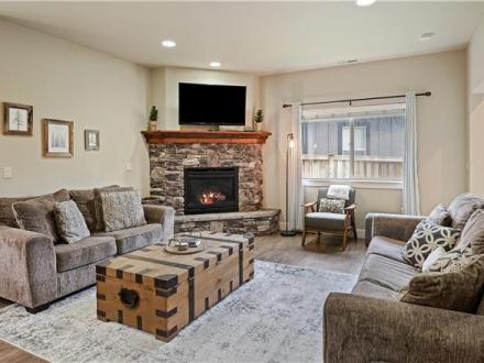 Geary Getaway - 3BR Condo