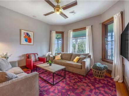 Hood River vacation rental: Historic Roe Parker - 1BR Home Mountain View