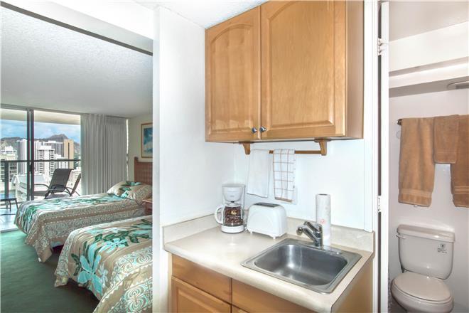 Honolulu condo rental: Island Colony - 1BR Condo #3105