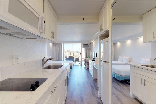 Honolulu condo rental: Island Colony - 1BR Condo #3414