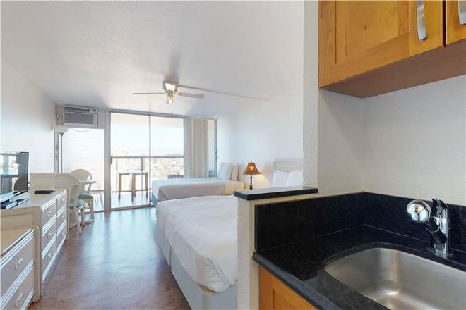 Honolulu condo rental: Island Colony - 1BR Condo #4108