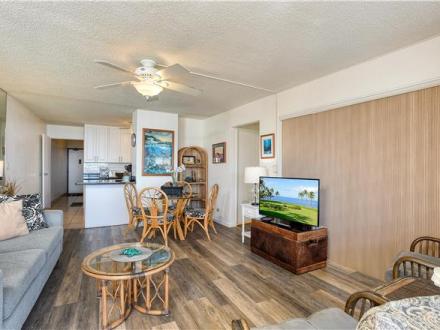 Wailuku condo rental: Island Sands Resort - 2BR Condo #302