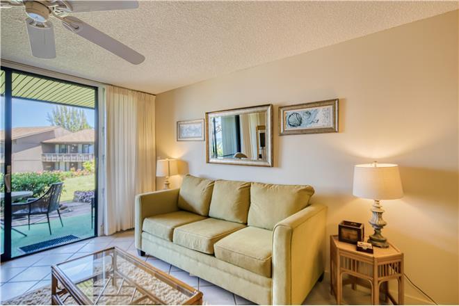 Lahaina condo rental: Mahina Surf - 1BR Condo #118