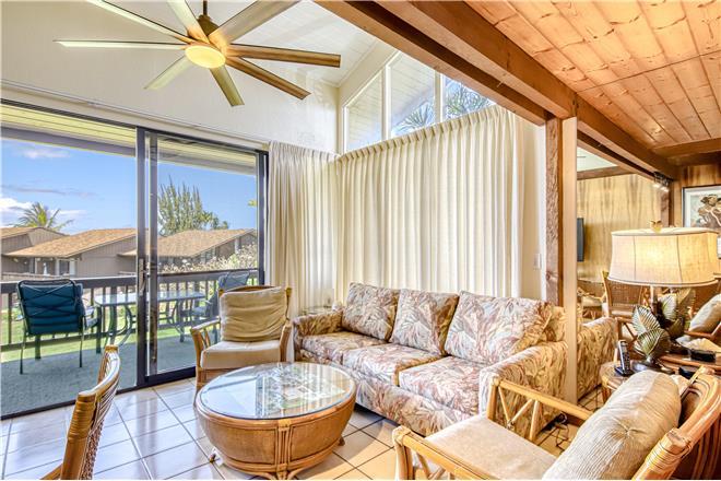 Lahaina condo rental: Mahina Surf - 2BR Condo #217