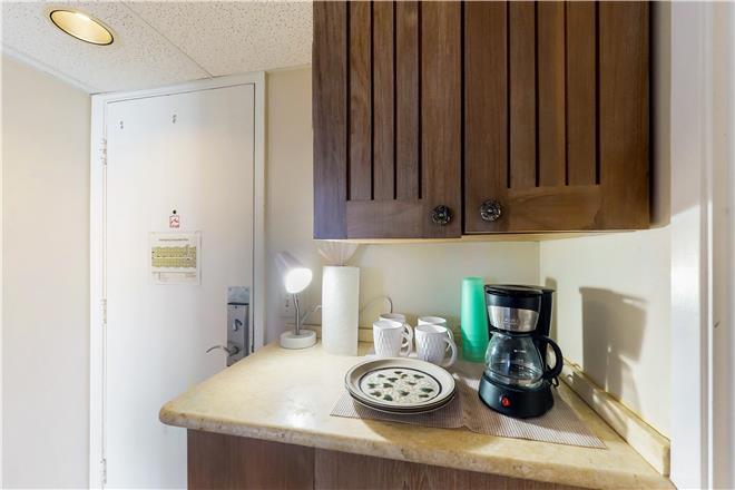 Honolulu condo rental: Palms at Waikiki - 1BR Condo #315