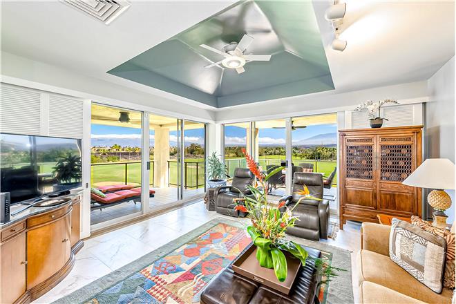 Tropical Elegance Golf Course Penthouse - 2BR Home
