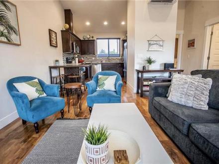 Hood River condo rental: Hull Street Loft - 2BR Townhome