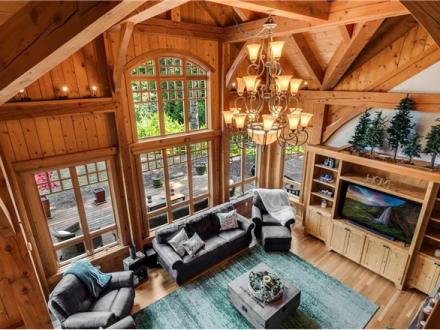 Stevenson vacation rental: Maple Hill Lodge - 3BR Home