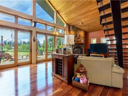 Mount Hood Parkdale vacation rental: Mount Hood House - 3BR Home Mountain View + Private Hot Tub