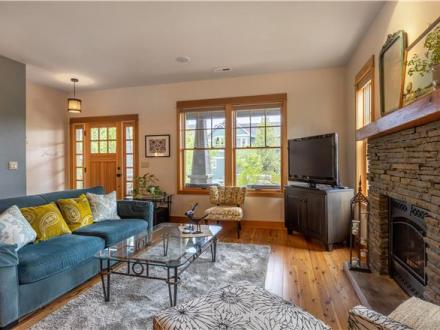 Hood River vacation rental: Neighborhood Nest - 2BR Home Mountain View