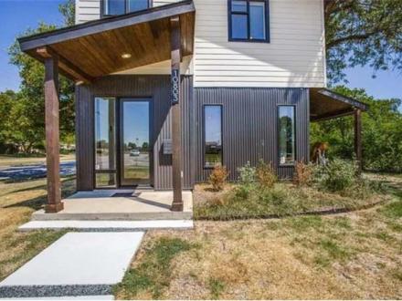 Dallas vacation rental: The Mandalay Home - 3BR Home