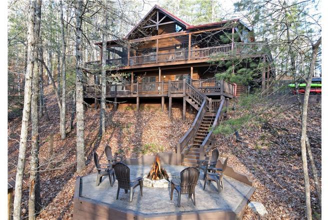 Blue Ridge vacation rental: 3 Little Cubs Lodge Blue Ridge - 4BR Home