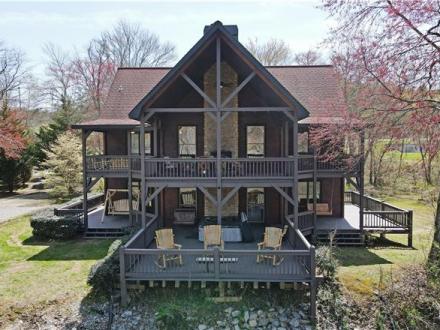 Copperhill vacation rental: Rocky Top River Retreat - 5BR Home