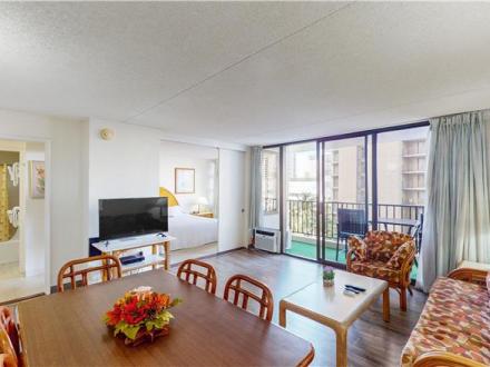 Honolulu condo rental: Waikiki Banyan - 1BR Condo #908