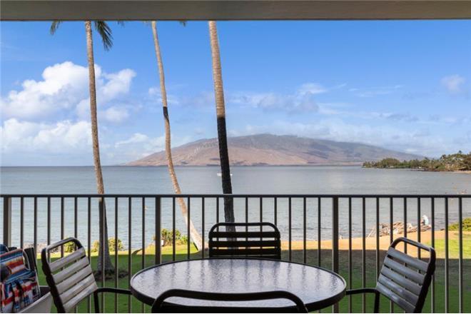 Kihei condo rental: Royal Mauian - 2BR Condo Ocean Front #207
