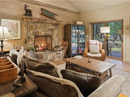 Bend vacation rental: 190 Forest River - 2BR Cottage Water View