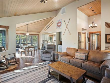 Bend vacation rental: 6 Sumac - 4BR Home