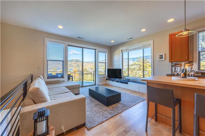 Hood River vacation rental: Bluff View - 3BR Home Mountain View
