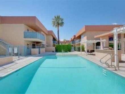 Palm Springs condo rental: Goldie's - 1BR Condo