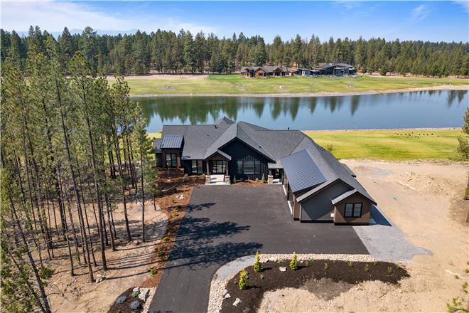 Bend vacation rental: Palla Wake - 5BR Home Mountain View