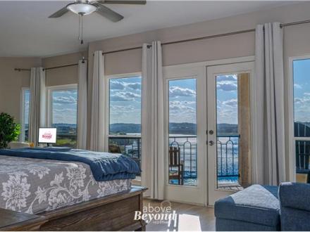 Round Rock condo rental: Blue Hues & Lake Views - 3BR Condo