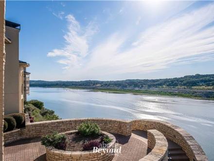 Round Rock condo rental: Island Lake View Resort - 1BR Condo