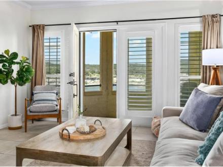 Round Rock condo rental: Lakeview Villa - 2BR Condo