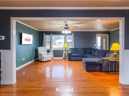 Lago Vista vacation rental: The Spacious Avocado - 4BR Home