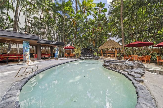 Honolulu condo rental: Bamboo Waikiki - Studio Condo Studio City View