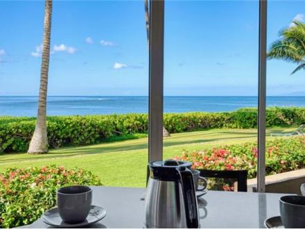 Menehune Shores - 2BR Condo Ocean Front #119