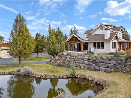 Bend vacation rental: High Lowe - 4BR Home Water View
