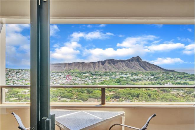 Waikiki Sunset - 2BR Condo Beach View #3113