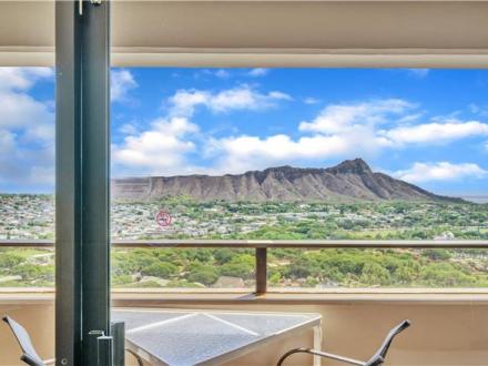 Honolulu condo rental: Waikiki Sunset - 2BR Condo Beach View #3113