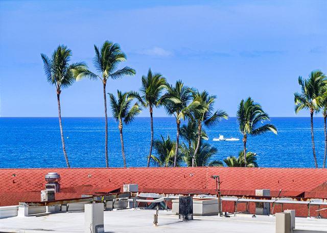 Kona Plaza - 3BR Condo Ocean View King #409 photo 3