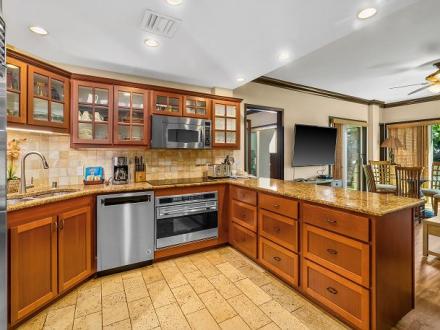 Waipouli condo rental: Waipouli Beach Resort - 2BR Condo Garden View #C105